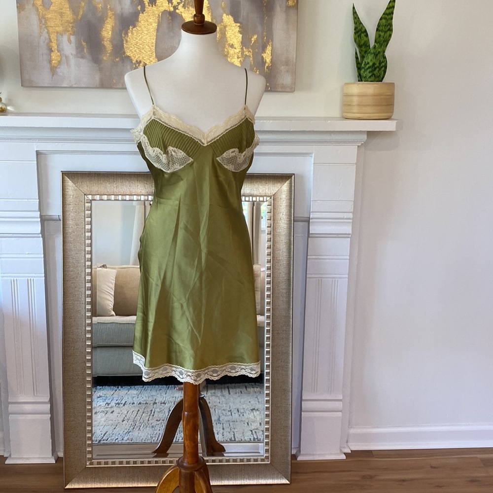 Valerie Stevens Large 100% Silk nightie lingerie lace slip dress Olive chemise
